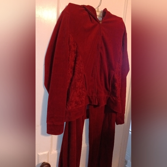 Valour Red Warm up Suit Medium - Picture 10 of 12